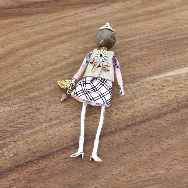 Pretty Persuasions - B24109C Stone Adorned French Doll Stainless Steel Brooch: 01 GD/Mauve Flower/Star