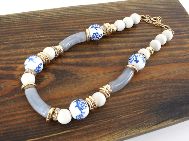 Pretty Persuasions - N23156 Blue Garden Paint Beaded Necklace: 01 IVO