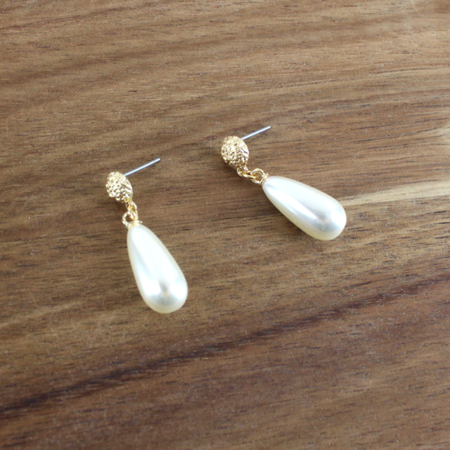 Pretty Persuasions - E23059 Pearl Teardrop Earrings: 02 SL