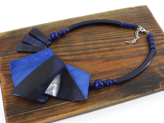 Pretty Persuasions - N25002 Chunky Geo Polyresin Statement Necklace: 02 Black