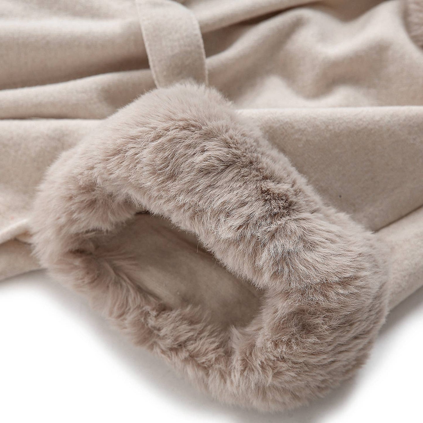 PEACH ACCESSORIES - Pe339 Faux fur poncho: Beige