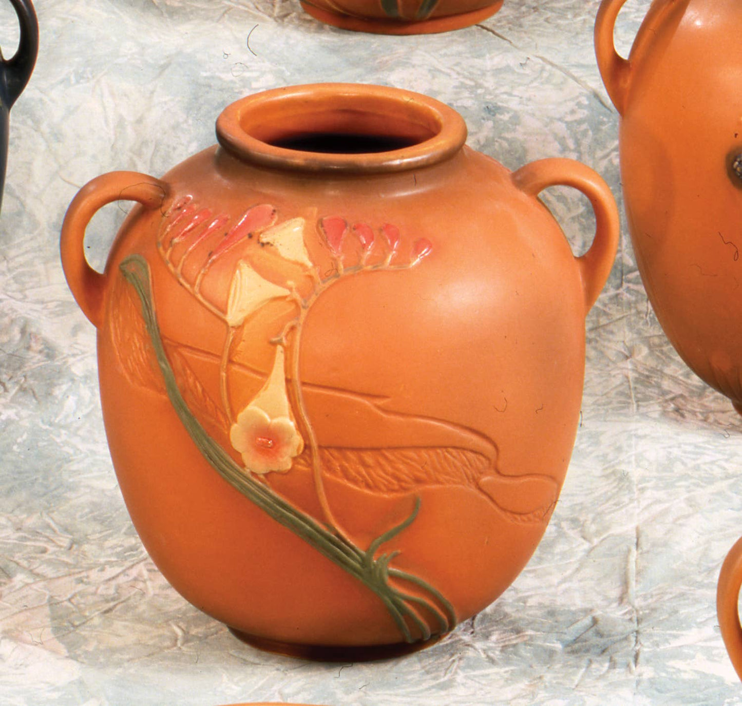 AA Importing - Roseville-Style, Freesia Pot in Blue & Brown, 9": Blue