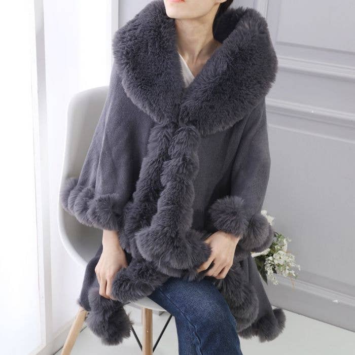 PEACH ACCESSORIES - PE371 Double layer faux fur trimmed capes: Black