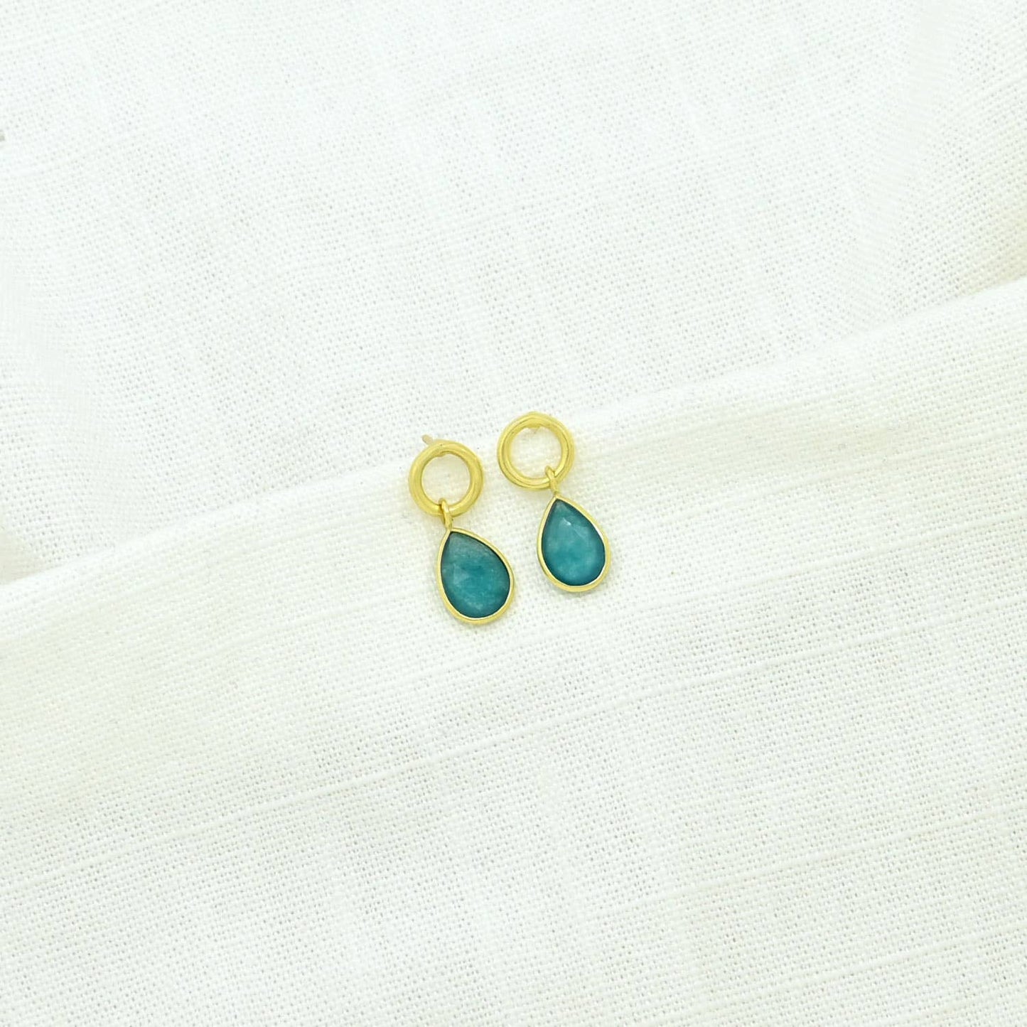 Schmuckoo Berlin - Circle Post Earrings Gold Plated Silver 925 - Neon Blue Jade