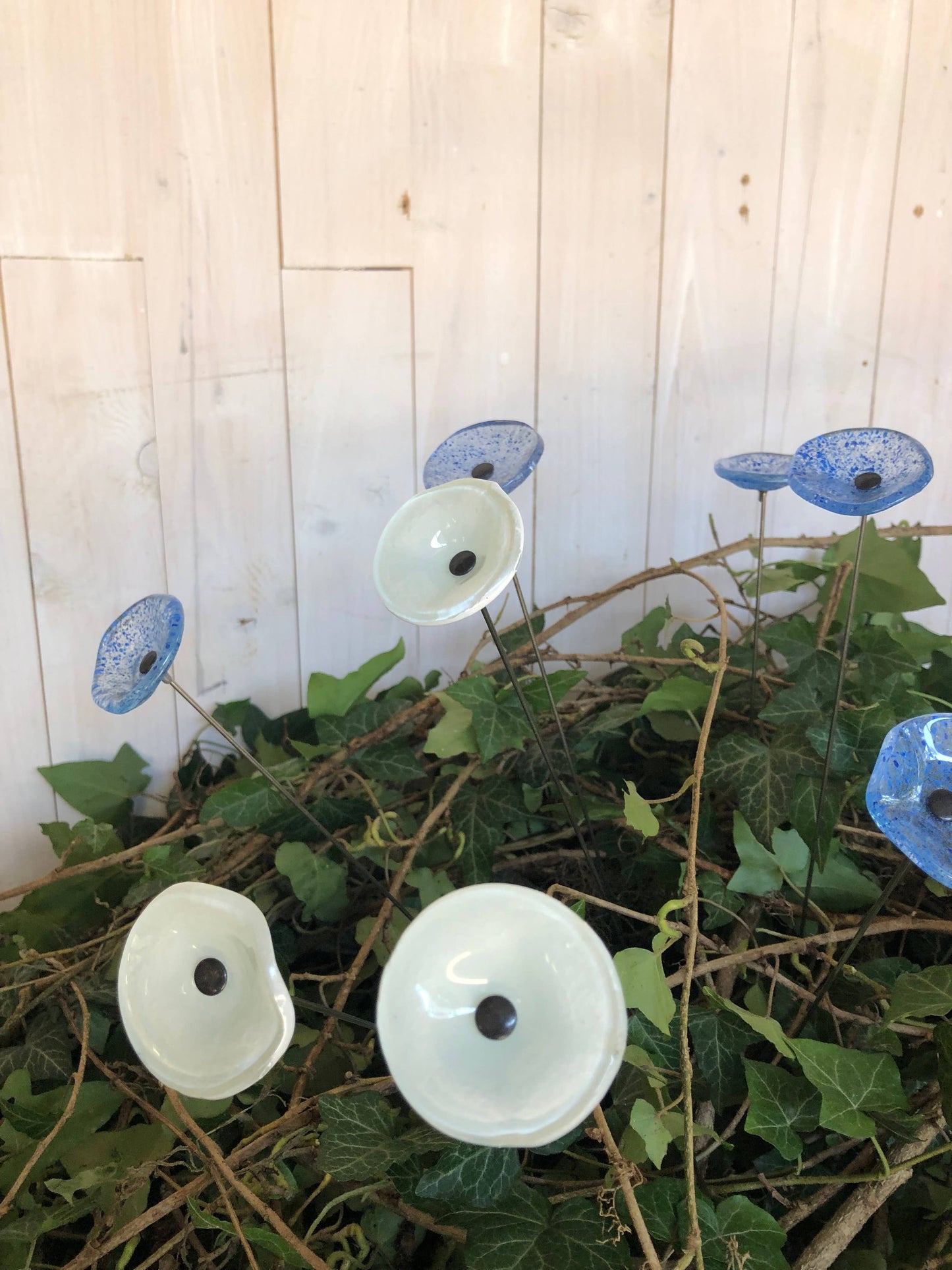 CARNEOL GLASS - Small Glass Flower For Outside In Transp.-D.Blue