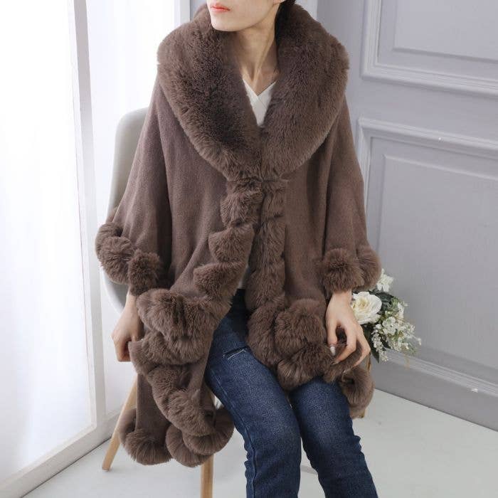 PEACH ACCESSORIES - PE371 Double layer faux fur trimmed capes: Black