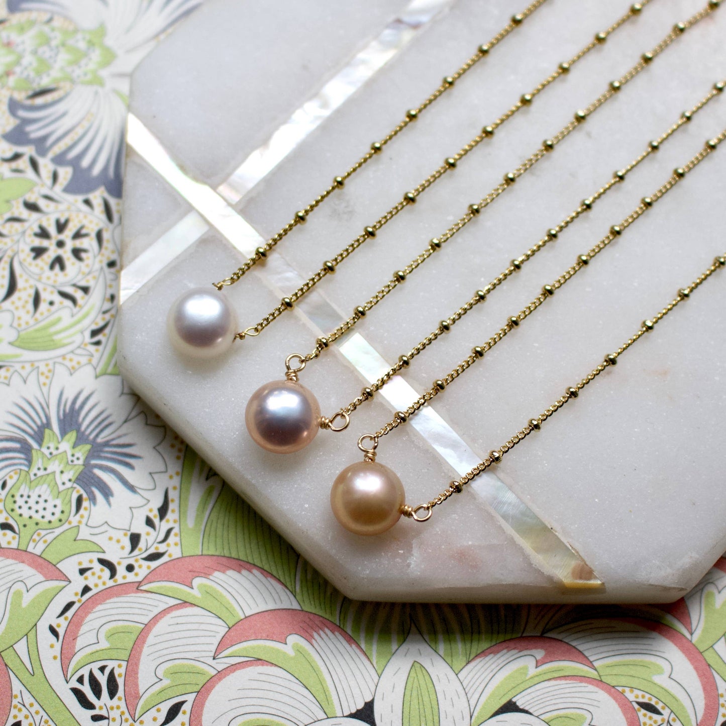a.v. max - Solitaire Pearl Necklace: White/Gold
