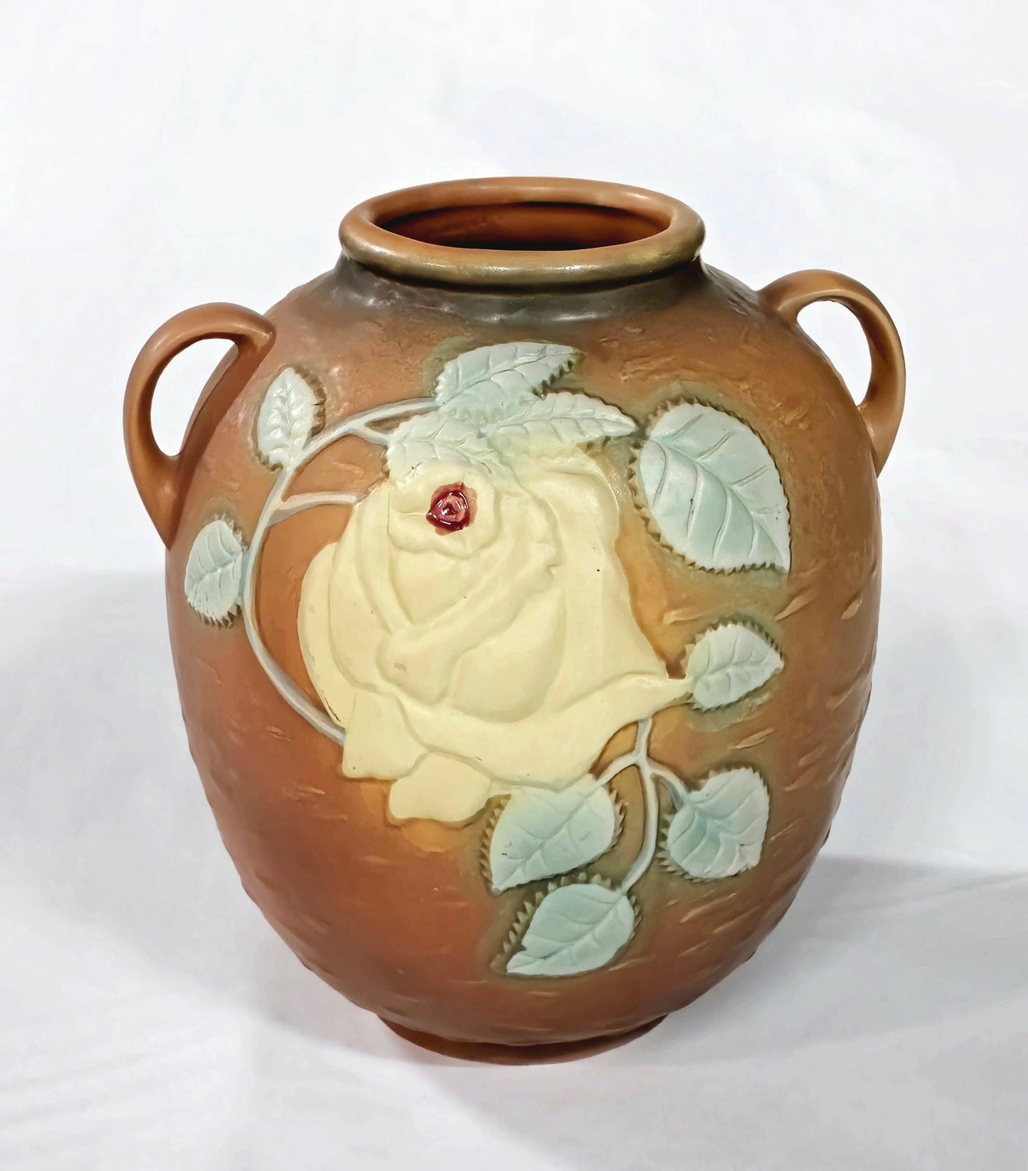 AA Importing - Roseville-Style, White Rose Pot in Blue & Brown, 9": Blue