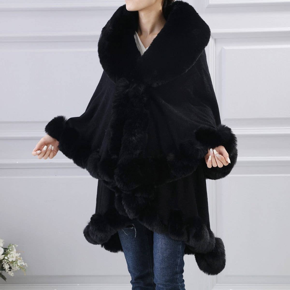 PEACH ACCESSORIES - PE371 Double layer faux fur trimmed capes: Black
