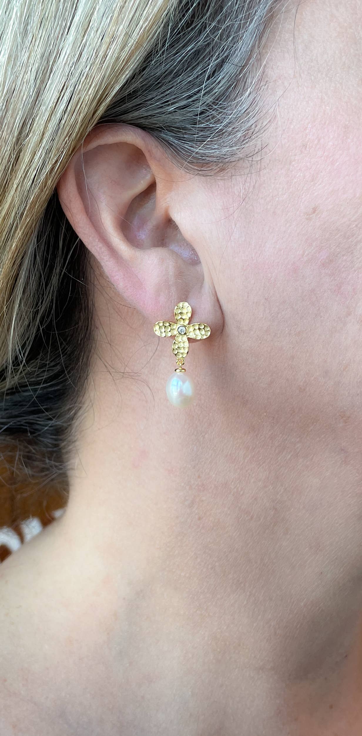AJS Design Studio - Pearl earrings with flower
