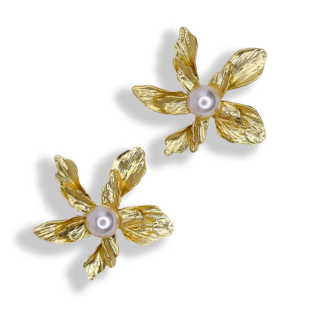 KARINE SULTAN - Large flower with pearl stud earrings: GOLD