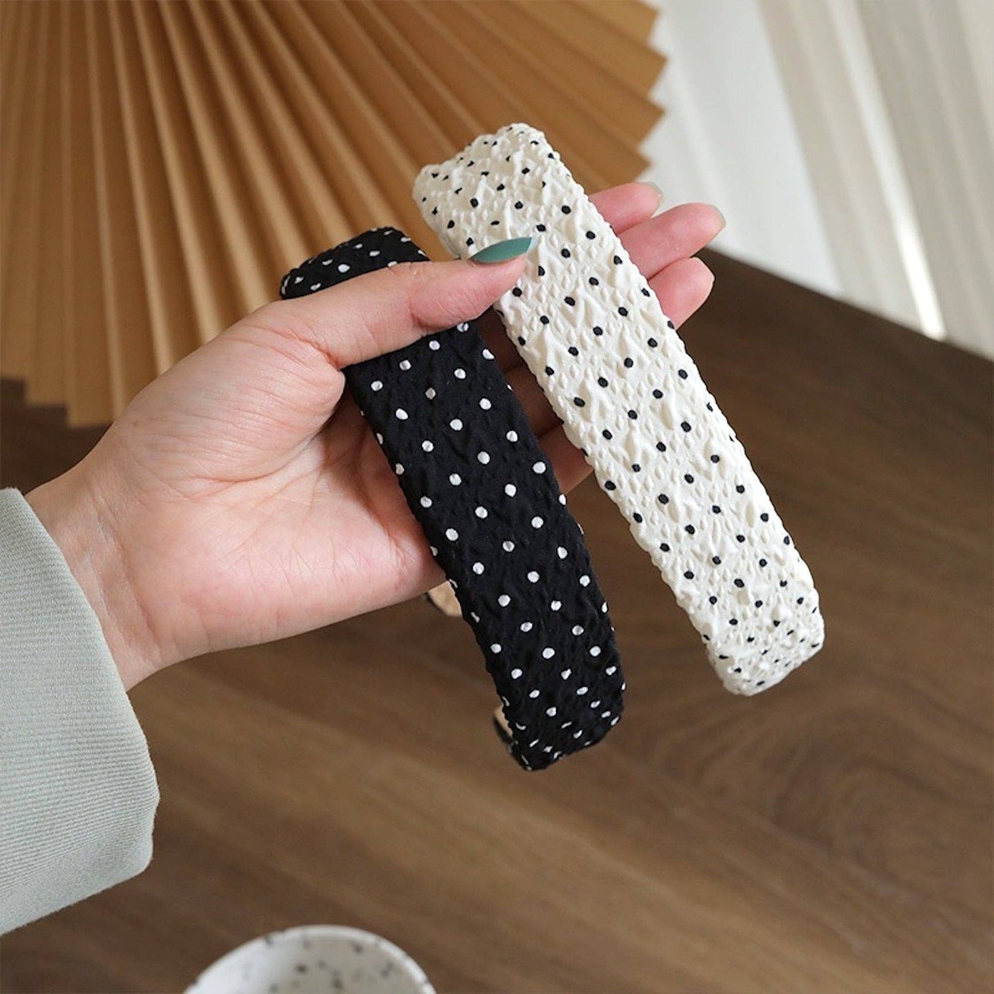 Cici’De Jewelry Amsterdam - Elegant polka dot hair band-white&black: White