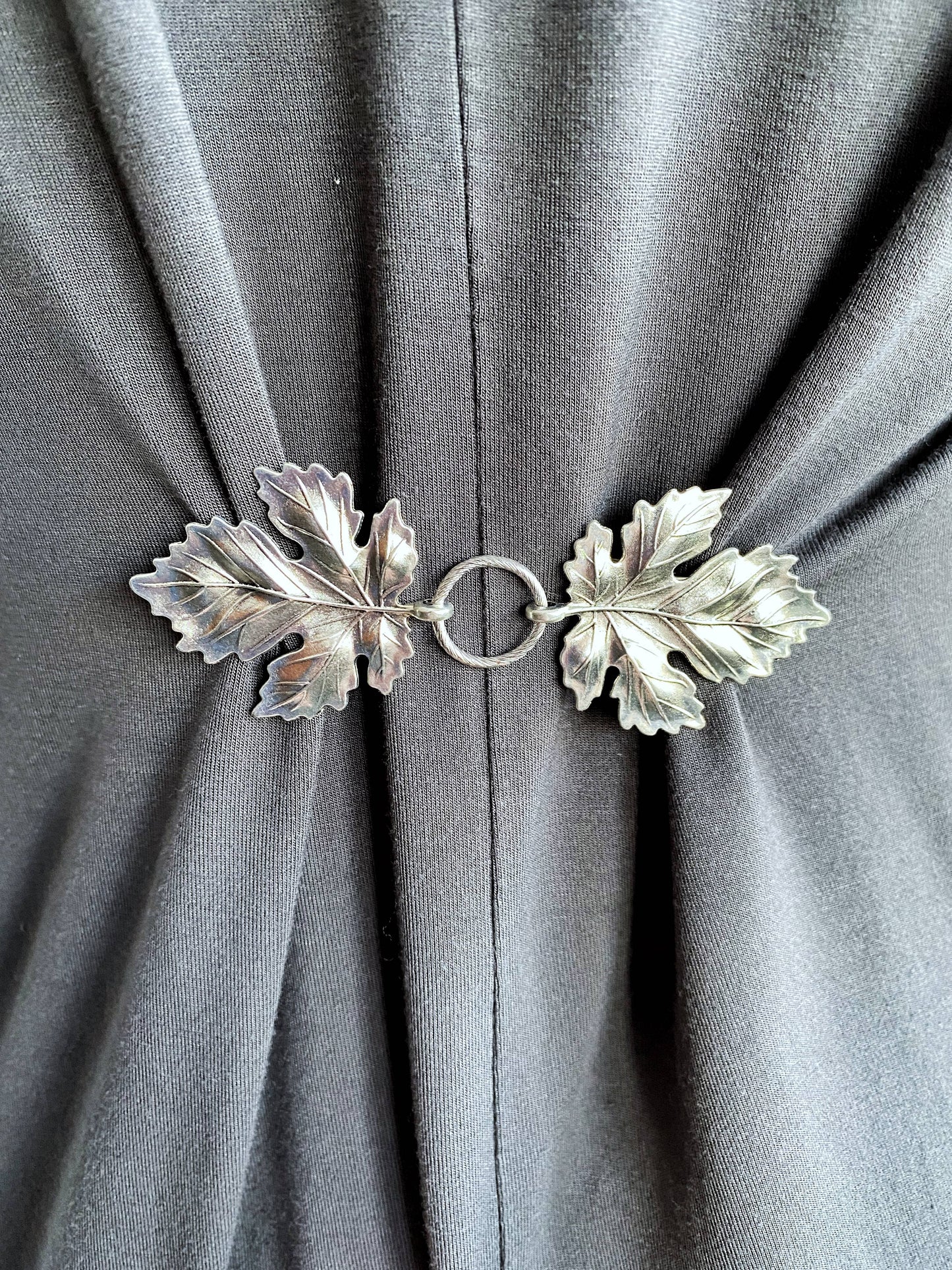 KardiKlips - Dress Cinch Clips for Clothes, Silver Metal Leaves Boho