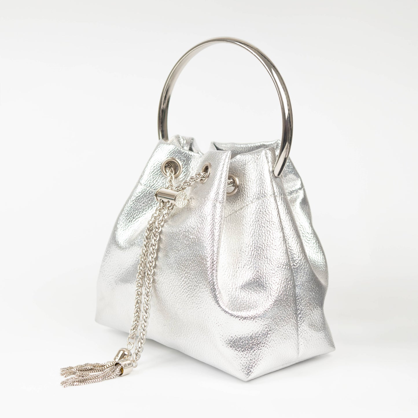 PEACH ACCESSORIES - A0518 Sophisticated Metallic Bucket Handbag with Chain: Silver