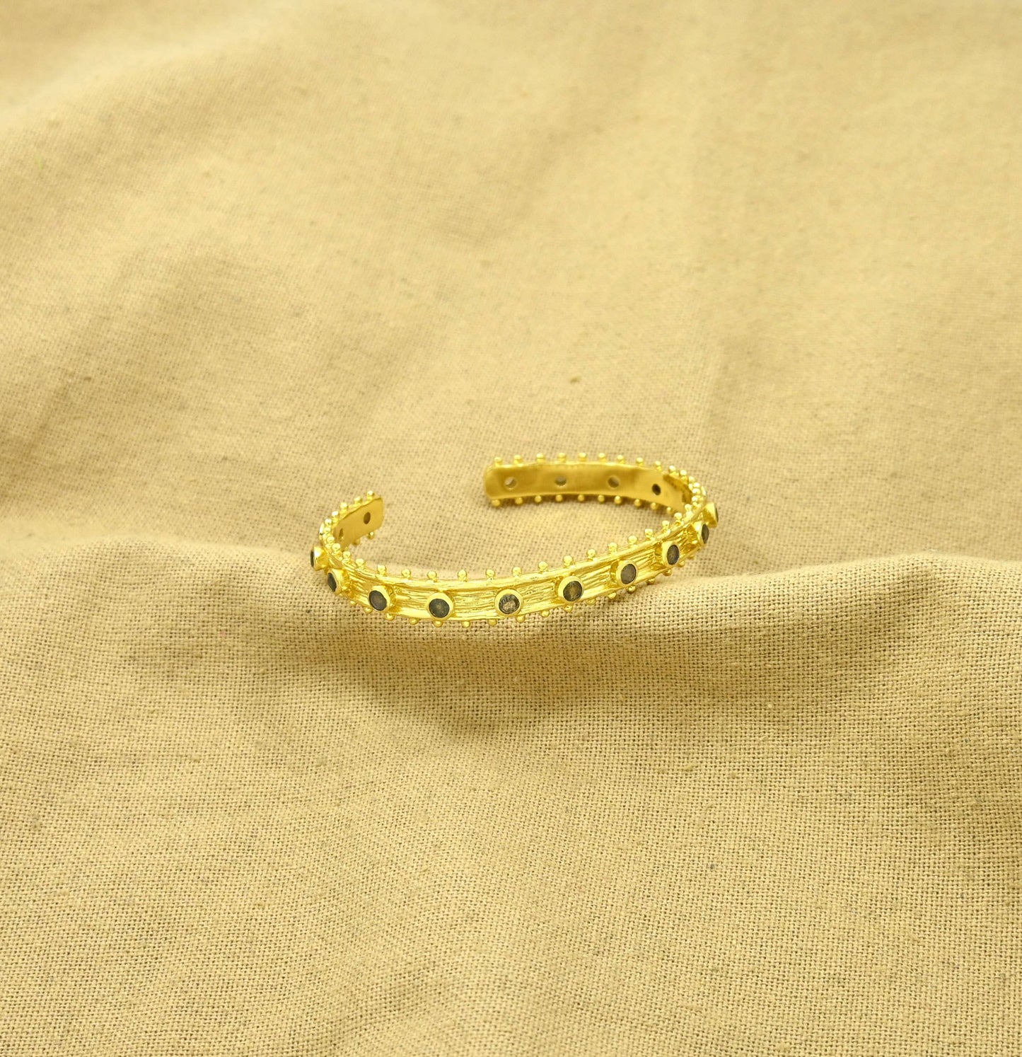 Schmuckoo Berlin - Bohemian Gold Cuff Bangle - Labradorite