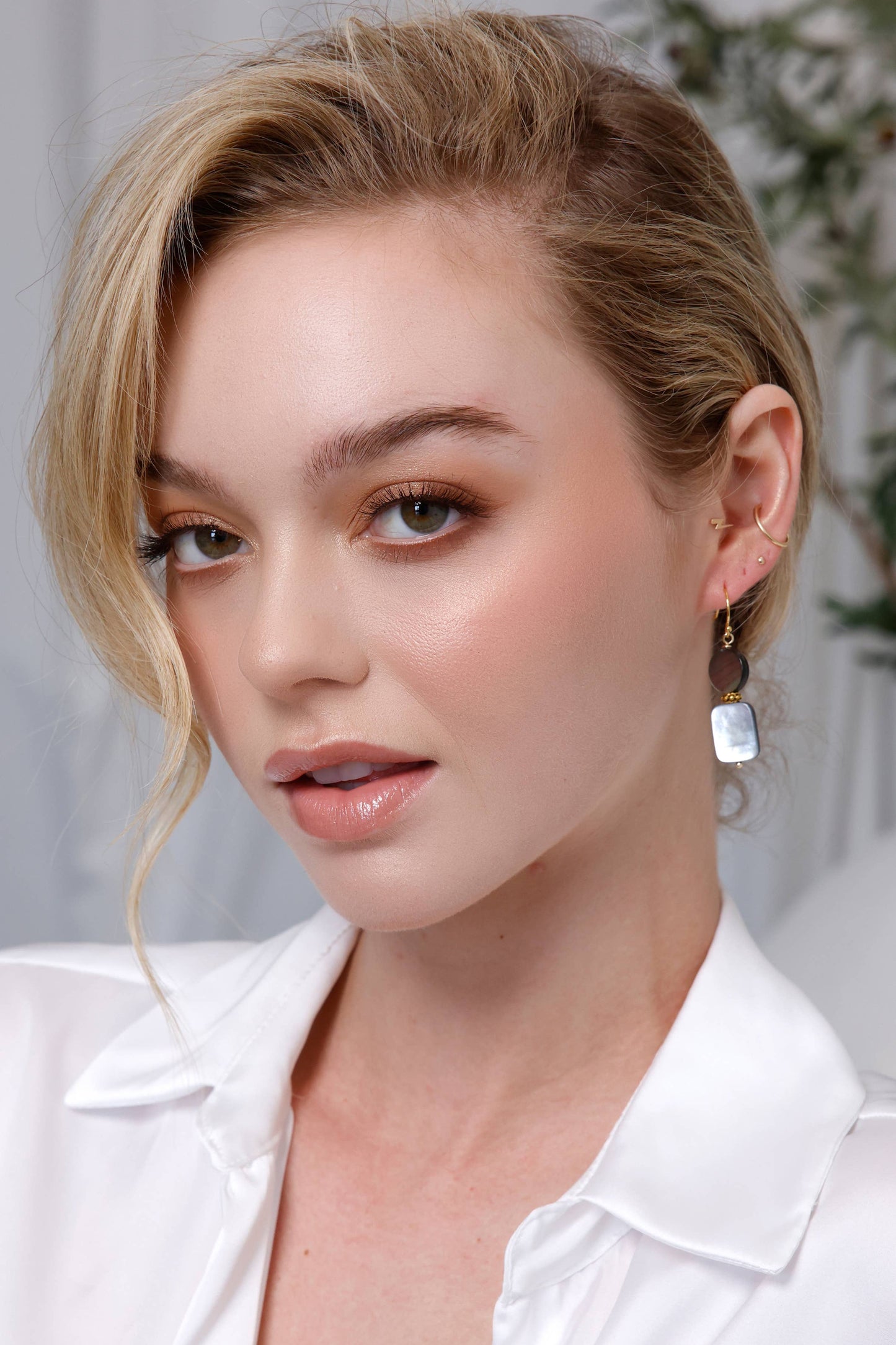 Sea Lily - SH46B-E black mop earrings to match SH46B