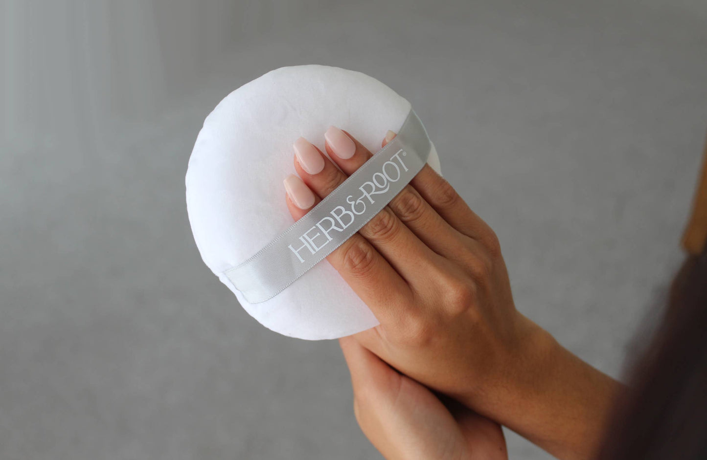Herb & Root - Powder Puff + Satin Storage Bag
