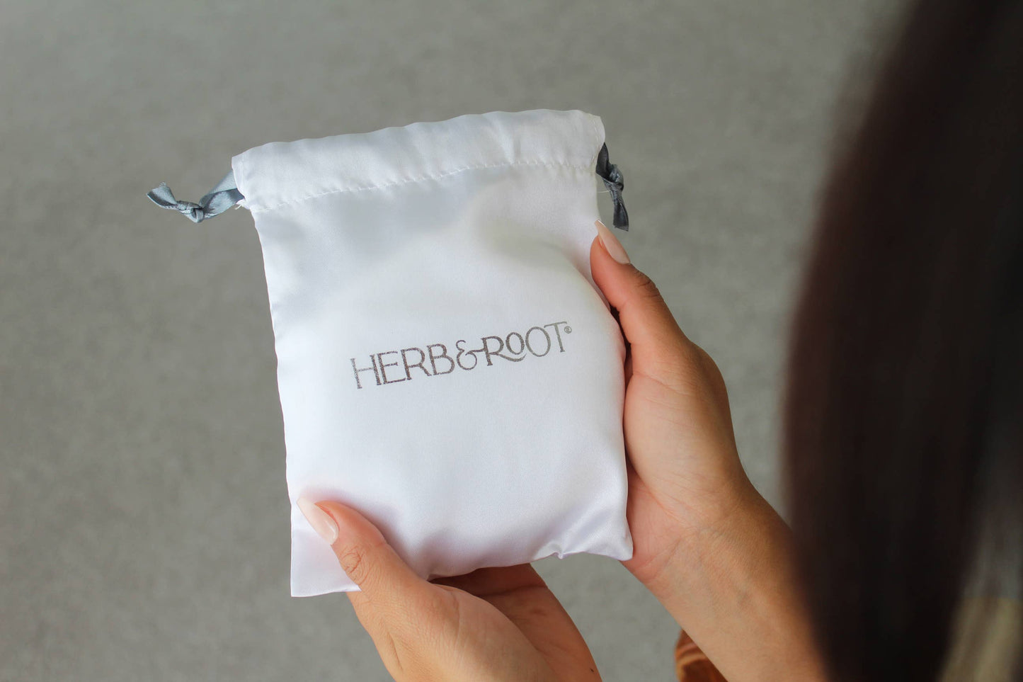 Herb & Root - Powder Puff + Satin Storage Bag