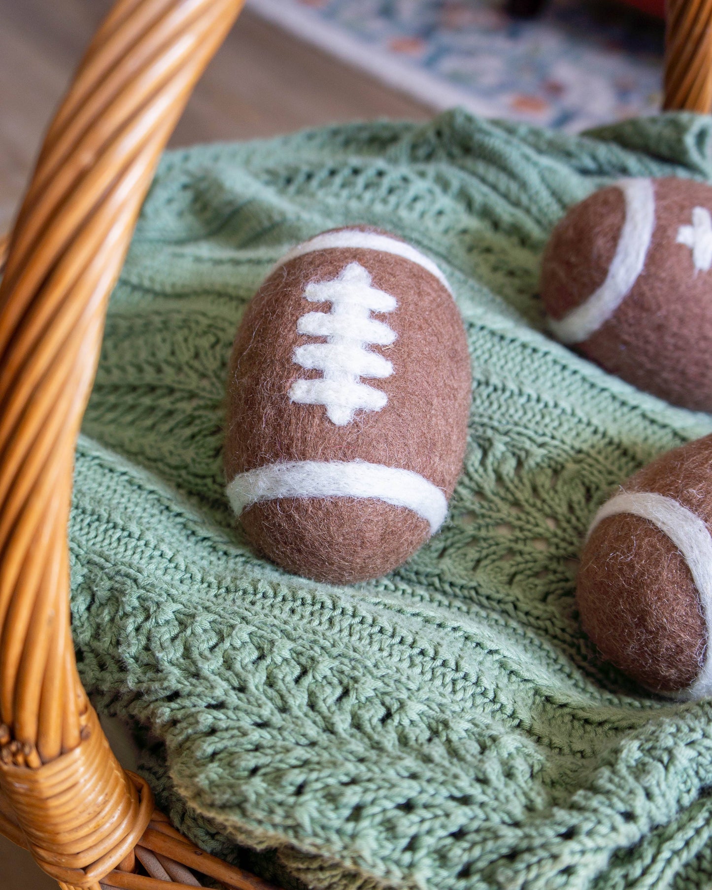 Friendsheep - Football Eco Wool Dryer Balls - GAME DAY: PACKAGE FREE