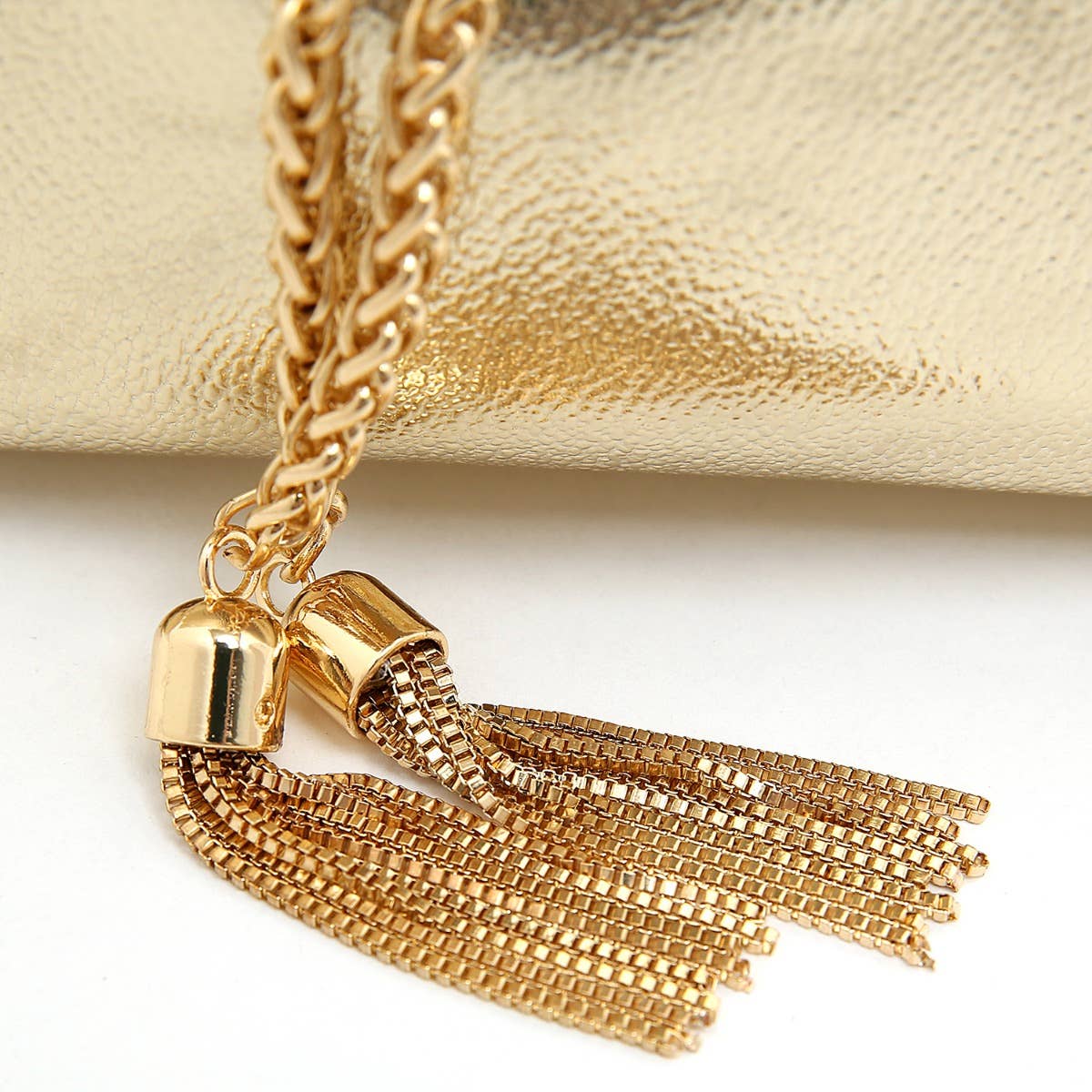 PEACH ACCESSORIES - A0518 Sophisticated Metallic Bucket Handbag with Chain: Silver