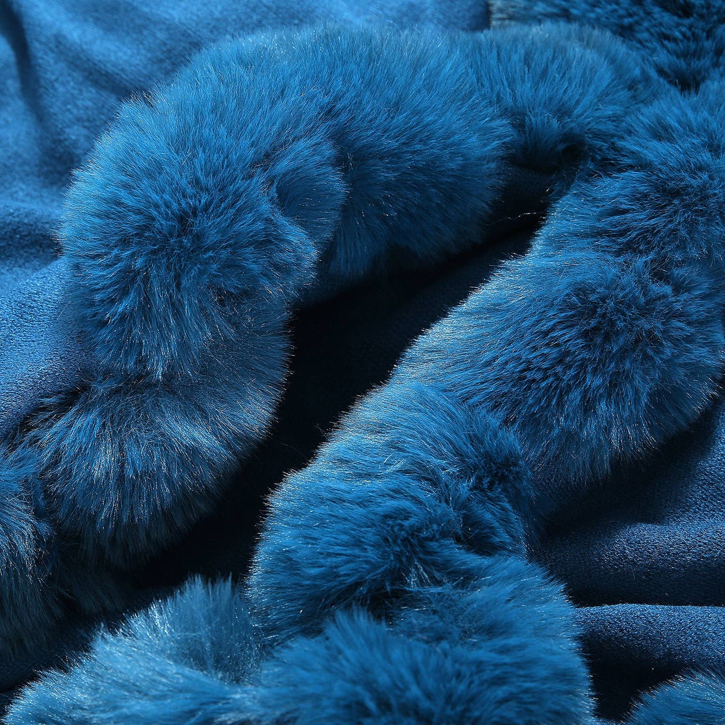 PEACH ACCESSORIES - PE371 Double layer faux fur trimmed capes: Black