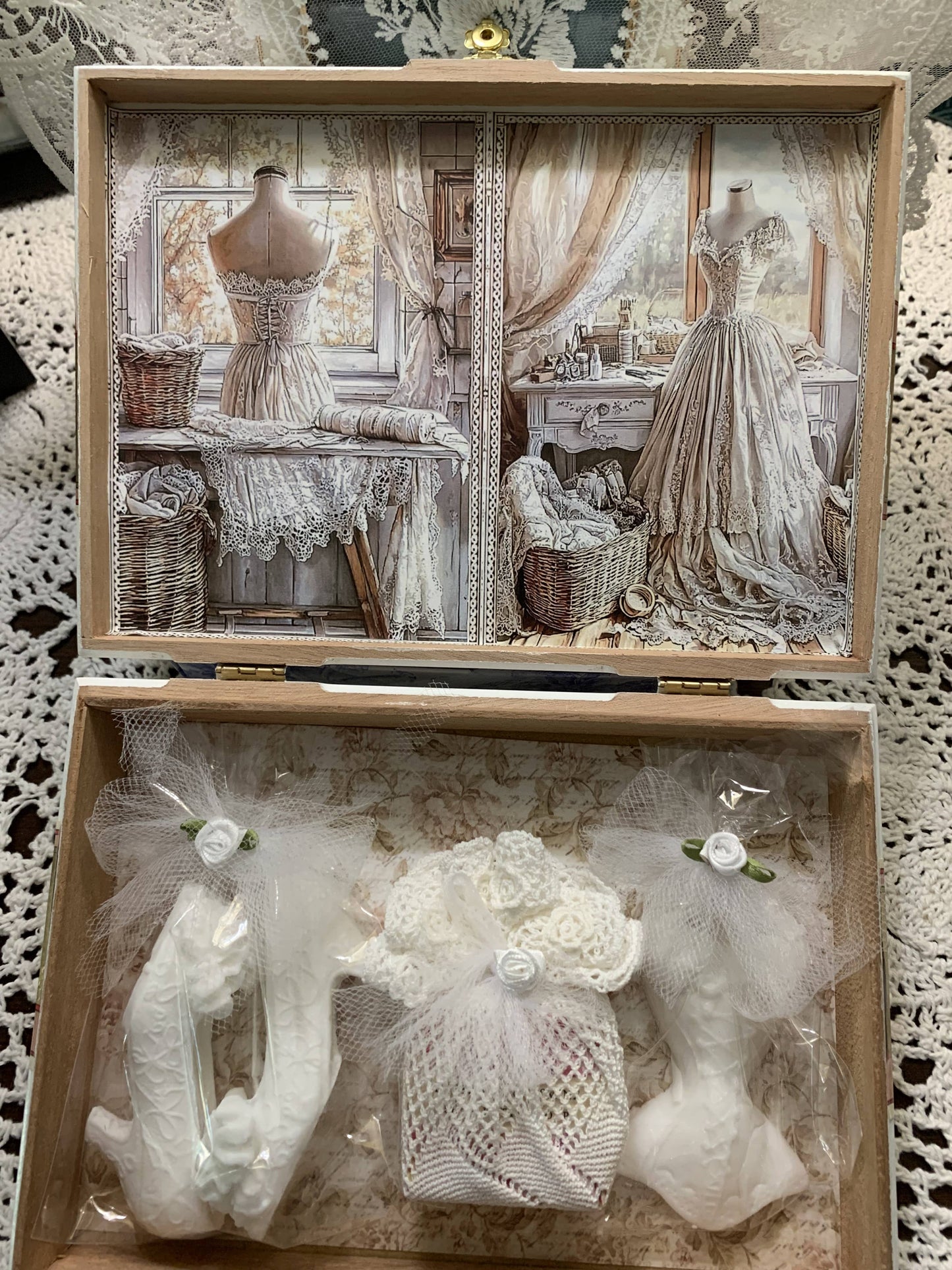 MOMENTS IN THYME - Victorian Bridal Cards: Irish Rose Doily