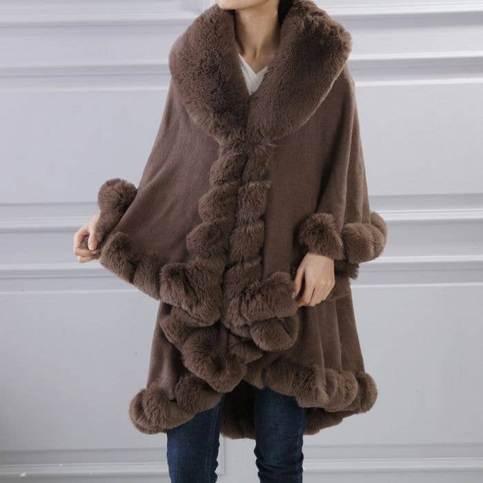 PEACH ACCESSORIES - PE371 Double layer faux fur trimmed capes: Black