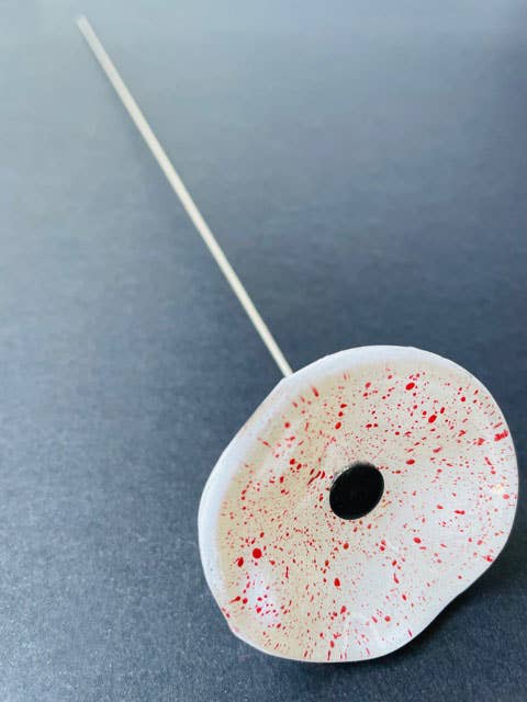 CARNEOL GLASS - Small Glass Flower For Inside In White-Red