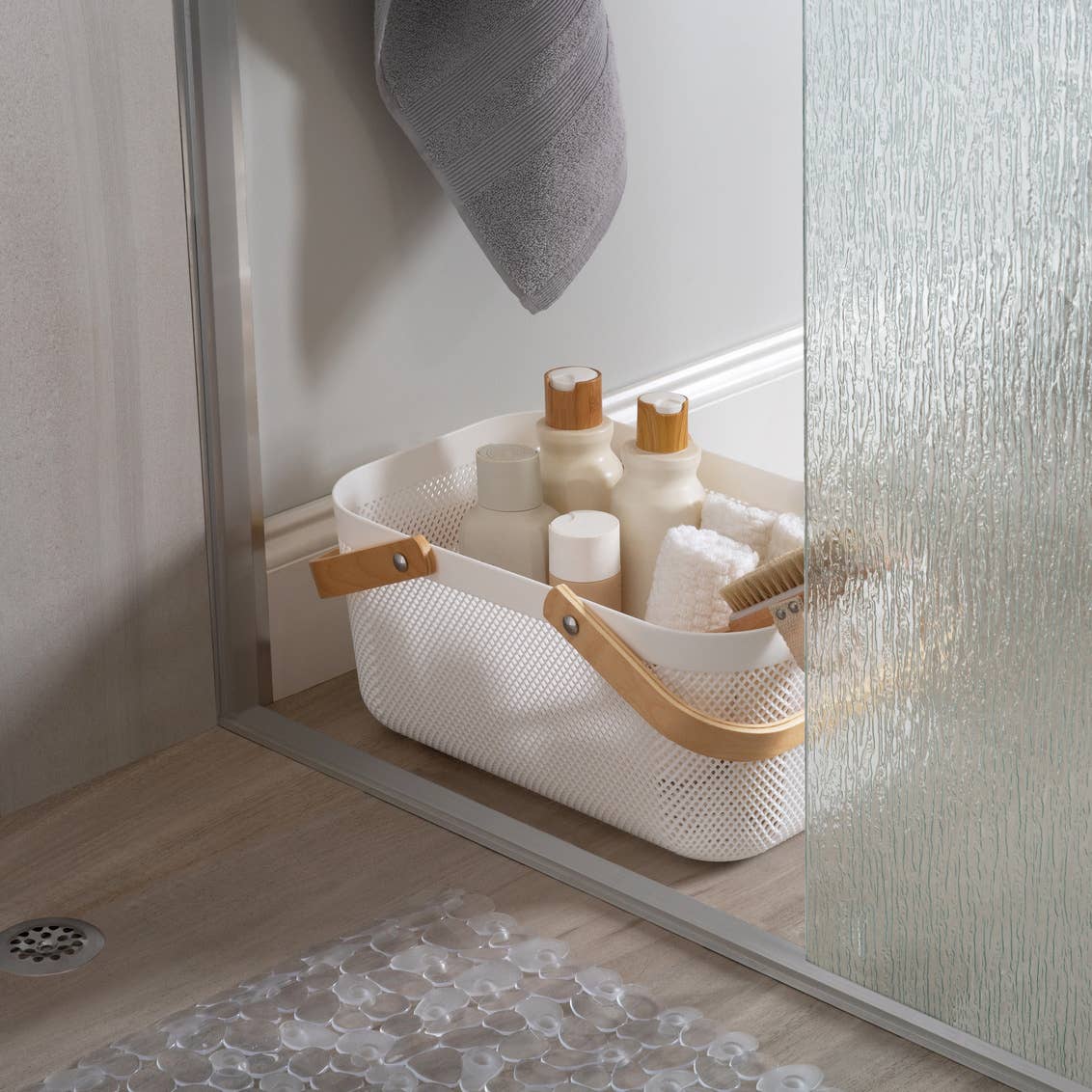 Moda at Home Enterprises, Ltd - N&T PLEXUS MESH STORAGE BASKET WHITE W/ WOODEN HANDLE 17L