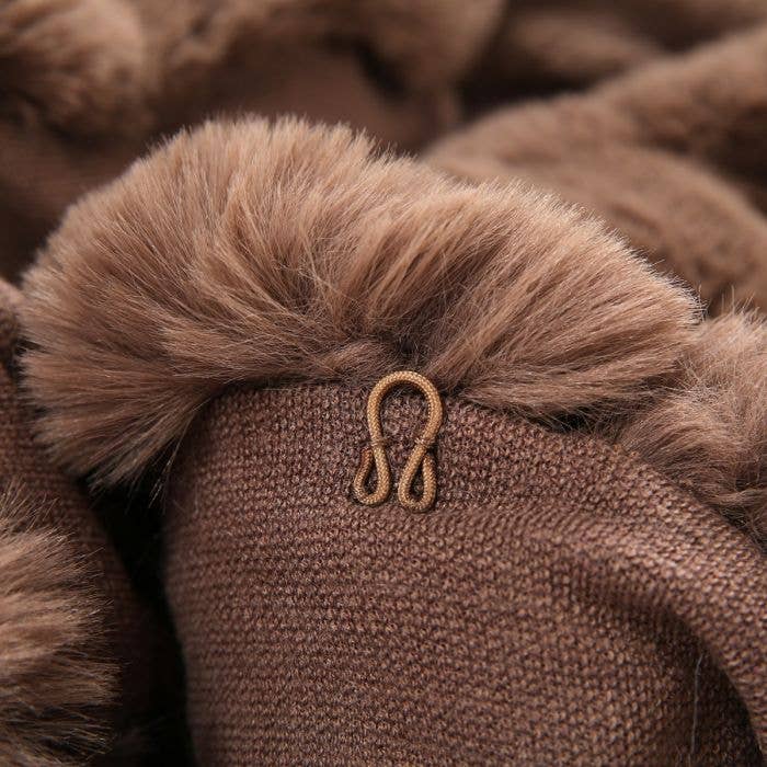 PEACH ACCESSORIES - PE371 Double layer faux fur trimmed capes: Black