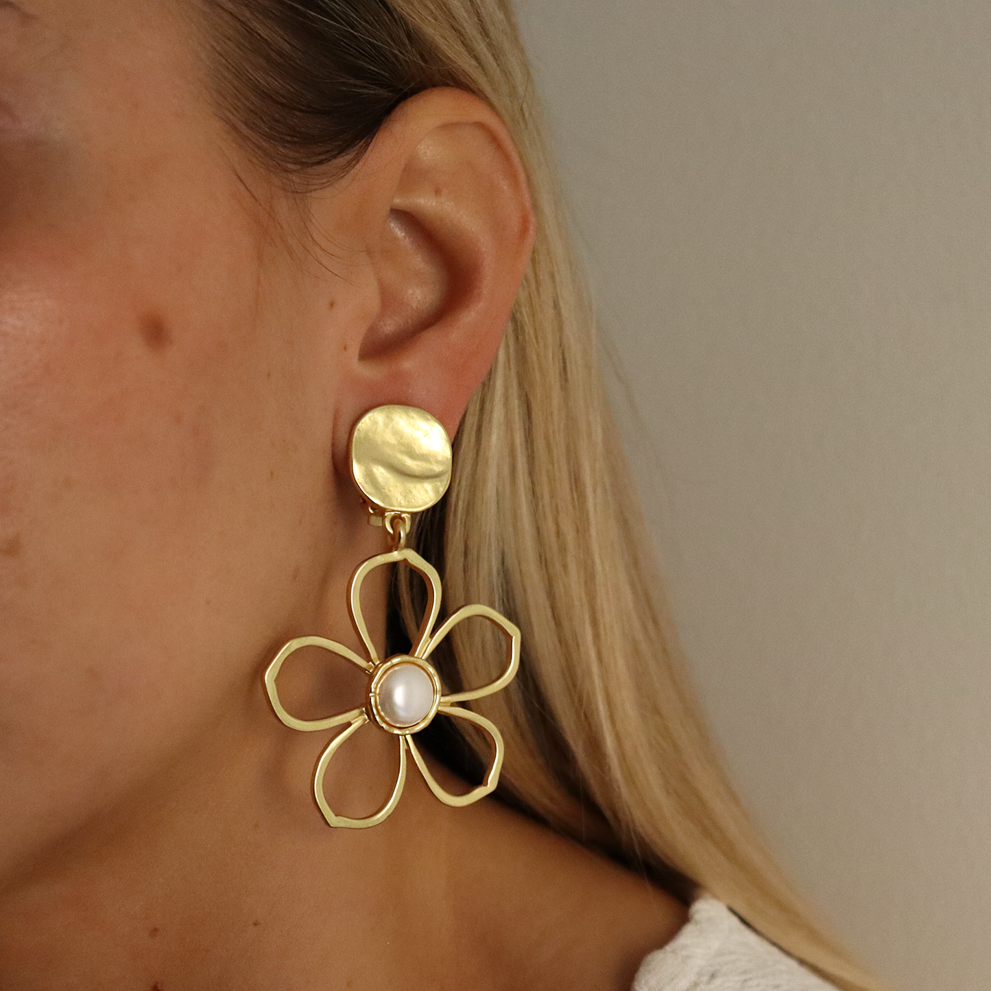 KARINE SULTAN - Charming Flower & Pearl Clip-On Earrings - 24K Gold Plated