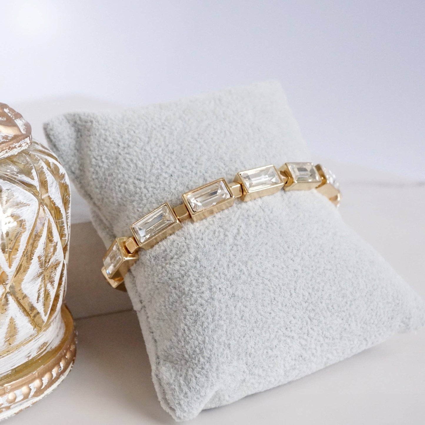 PennyLine inc - Stretchy Stackable Clear Rectangle Crystals Bracelet – Gold Tone