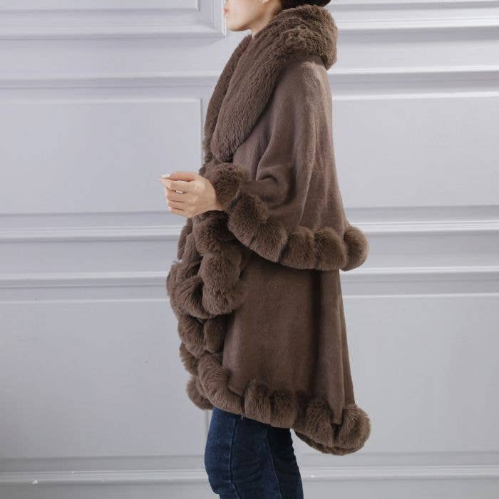 PEACH ACCESSORIES - PE371 Double layer faux fur trimmed capes: Black