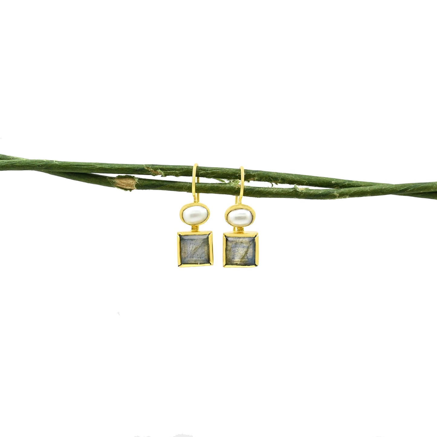 Schmuckoo Berlin - Oval Pearl & Square Labradorite Earrings Gold