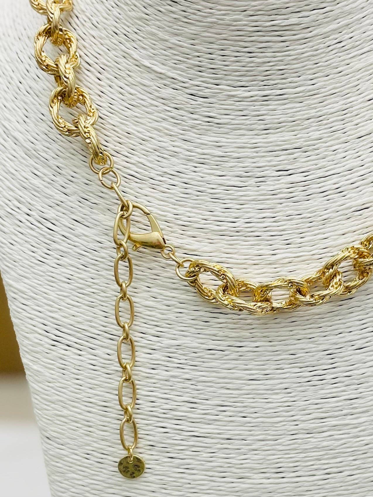 TWO FORTY TWO - VINTAGE - Twisted Link Coin Necklace (matte gold) NK510