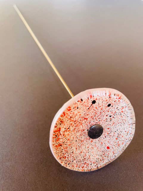 CARNEOL GLASS - Small Glass Flower For Outside In White-Red-Black