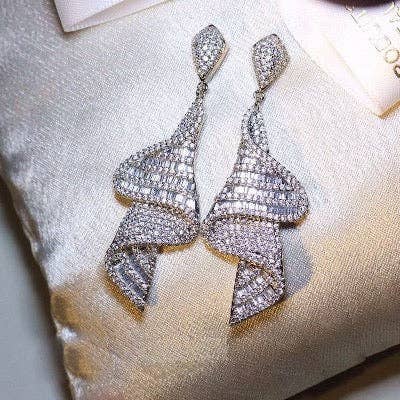 Cici’De Jewelry Amsterdam - Dress Design Dazzling Large Drop Earrings: Gold