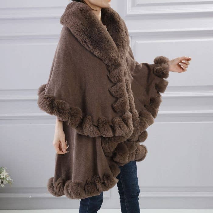 PEACH ACCESSORIES - PE371 Double layer faux fur trimmed capes: Black