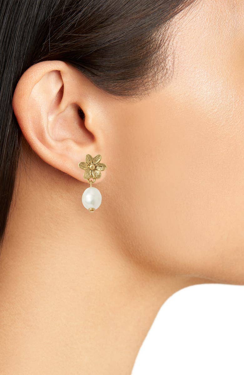 KARINE SULTAN - Flower stud with fresh water pearl drop earring