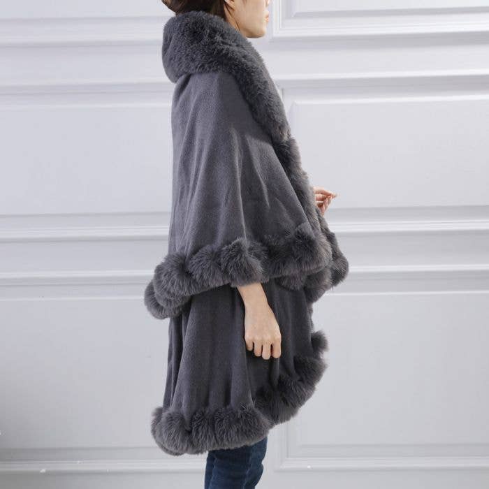 PEACH ACCESSORIES - PE371 Double layer faux fur trimmed capes: Black