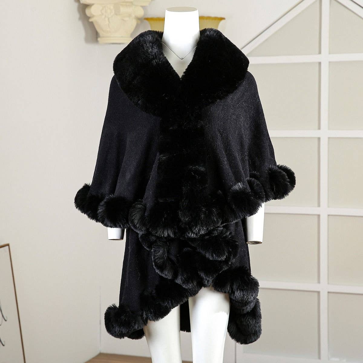 PEACH ACCESSORIES - PE371 Double layer faux fur trimmed capes: Black
