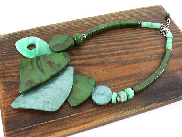 Pretty Persuasions - N24015 Bold Polyresin Plate Collar Statement Necklace: 01 Topaz