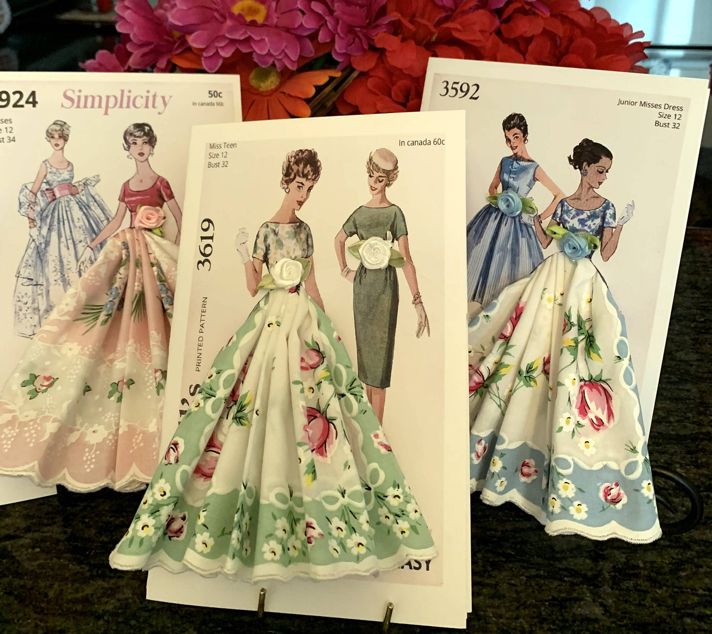 MOMENTS IN THYME - Fashion Ladies Keepsake Hankie Cards: McCalls Green