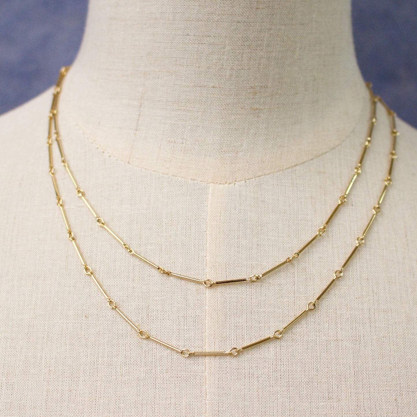 a.v. max - Delicate Pre-Layered Bar Chain Necklace: Gold