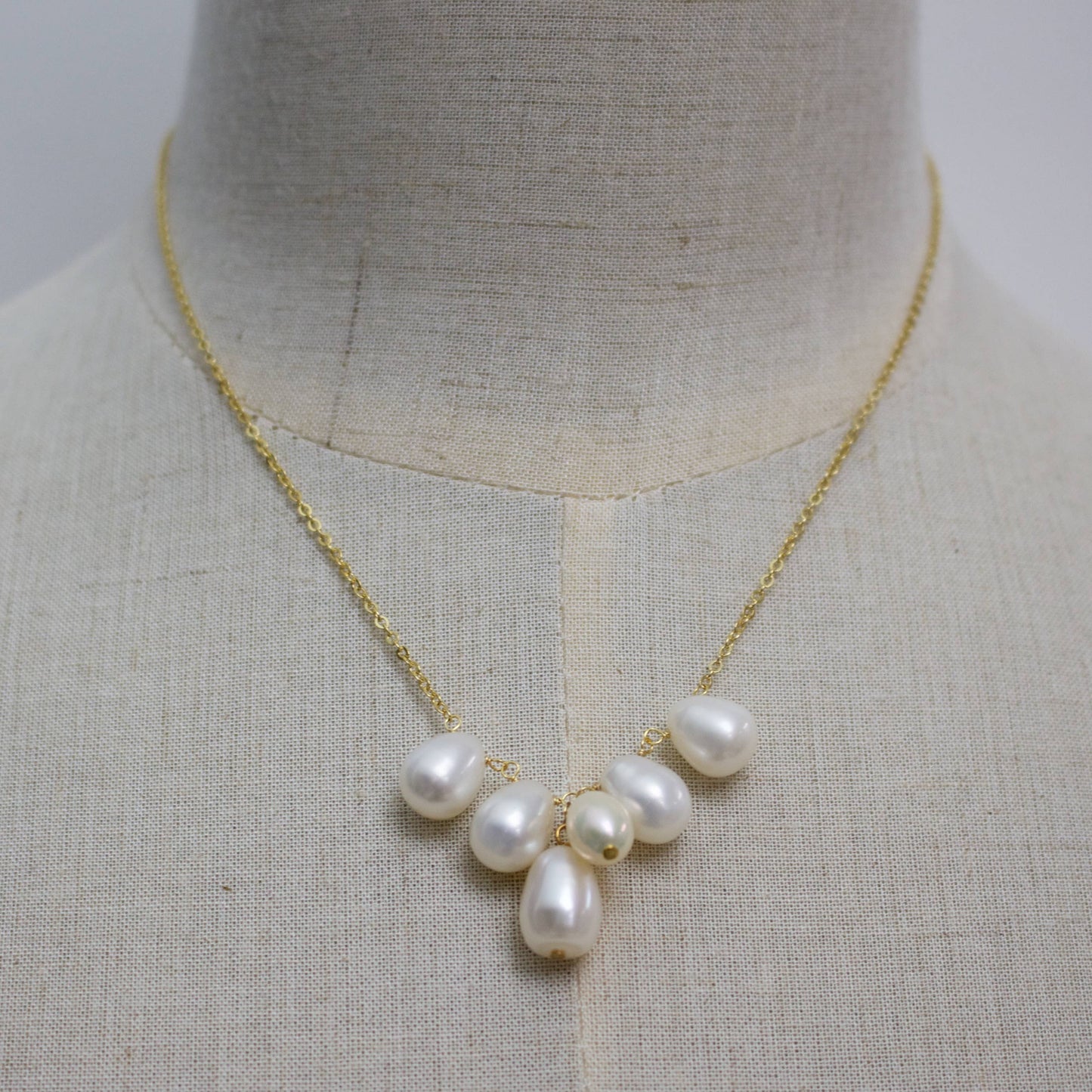 a.v. max - Pearl Cluster Necklace: White