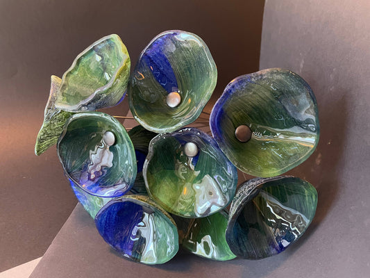 CARNEOL GLASS - Bucket of Dark-blue- green glass flowers for outside 10+2