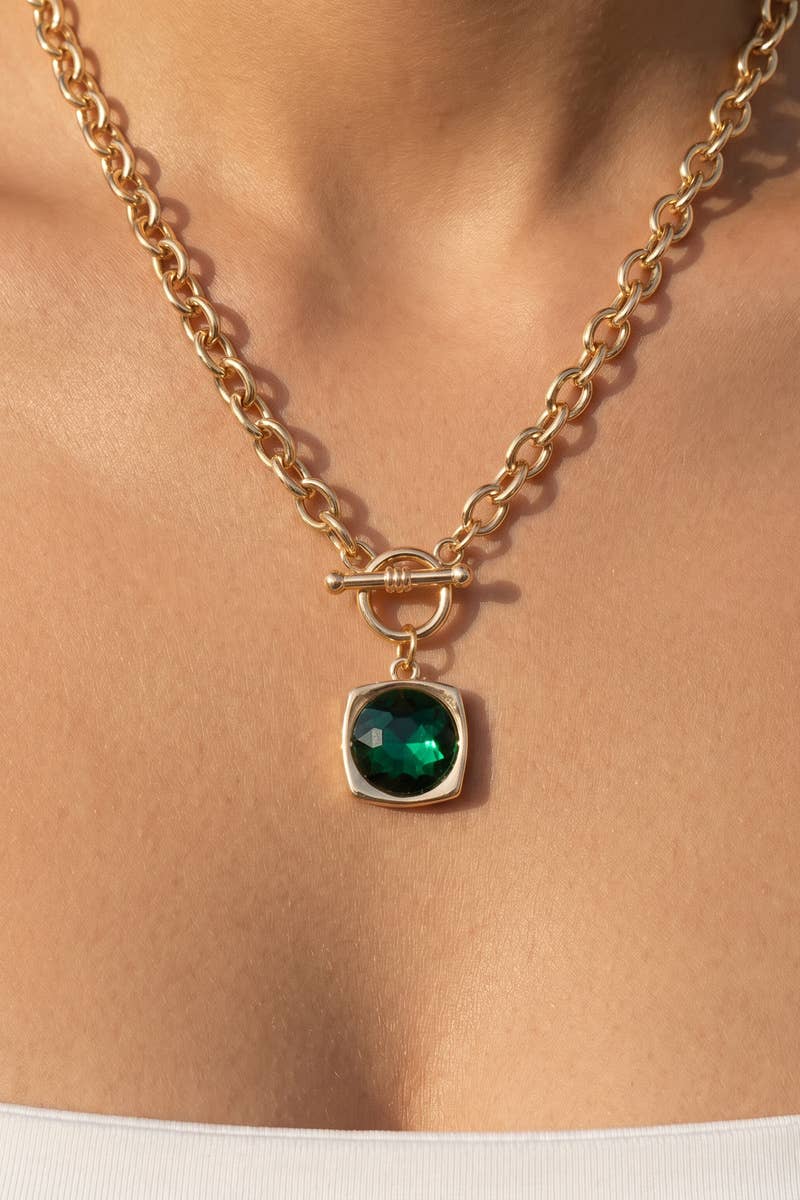 The Looks by Fame Accessories - Chunky Chain Crystal Pendant Toggle Necklace: RD