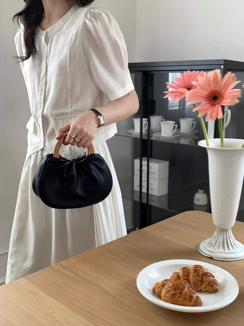 Pretty Persuasions - P23069B Mini Wood Handle Purse Crossbody Bag (Curve Bottom): 01 Ivory