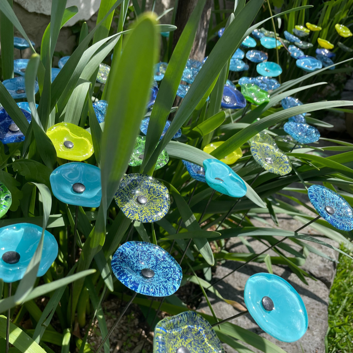 CARNEOL GLASS - Small Glass Flower For Outside In L.Blue