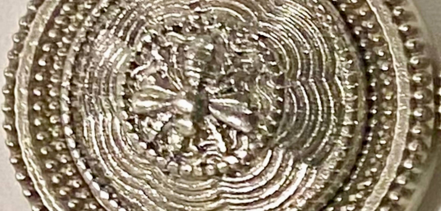 MagneButton - Antique Bee Silver & Gold: Gold